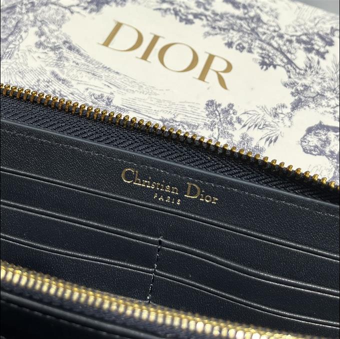 2025228Y 220P182143603